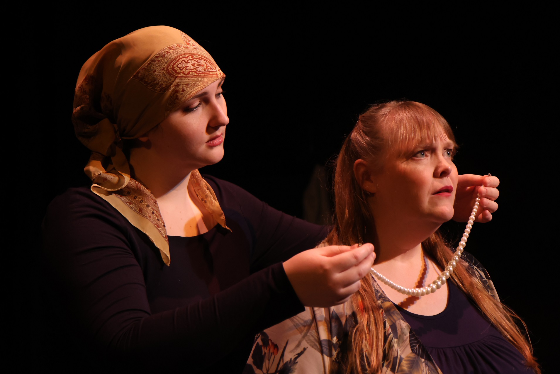 Talented cast shines in Alumnae Theatre s String of Pearls